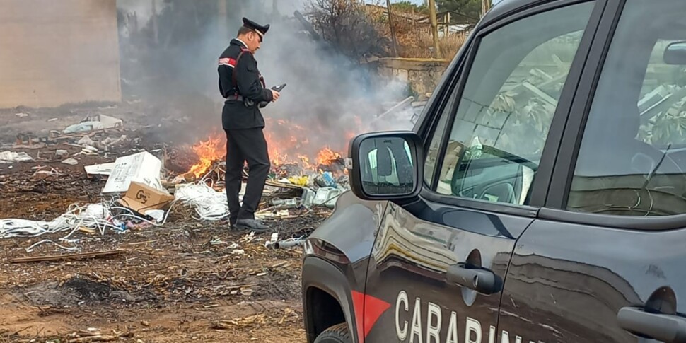 Bruciano rifiuti, denunciati gli amministratori di una coop di Scoglitti