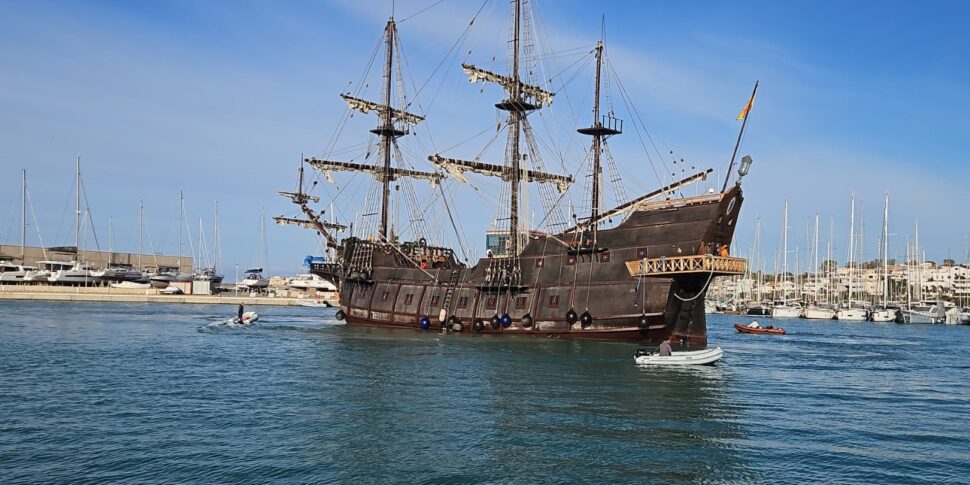 Marina di Ragusa, l'antico Galeón Andalucía approda al porto turistico