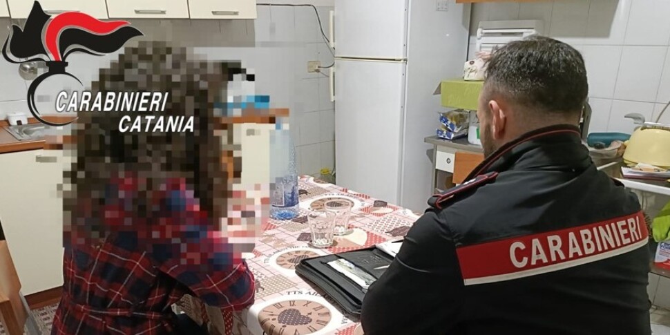 Terrorizza la famiglia e minaccia madre e sorella, arrestato a Linguaglossa