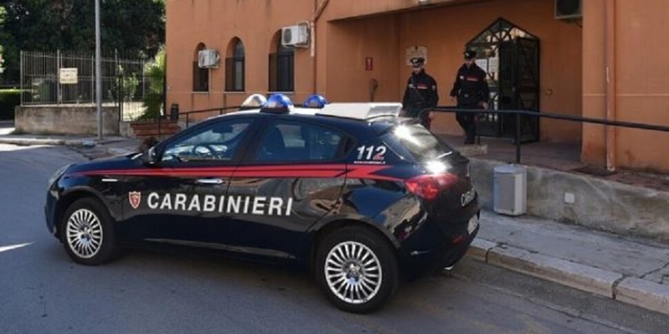 Chi aveva la droga e chi una pistola, chi una paletta dei vigili e chi guidava ubriaco: un arresto e tre denunce fra Montelepre e Borgetto