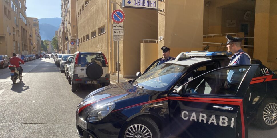 Scoperto il «minimarket delle bionde» allo Zen di Palermo: un arresto, sequestrati 800 pacchetti di sigarette