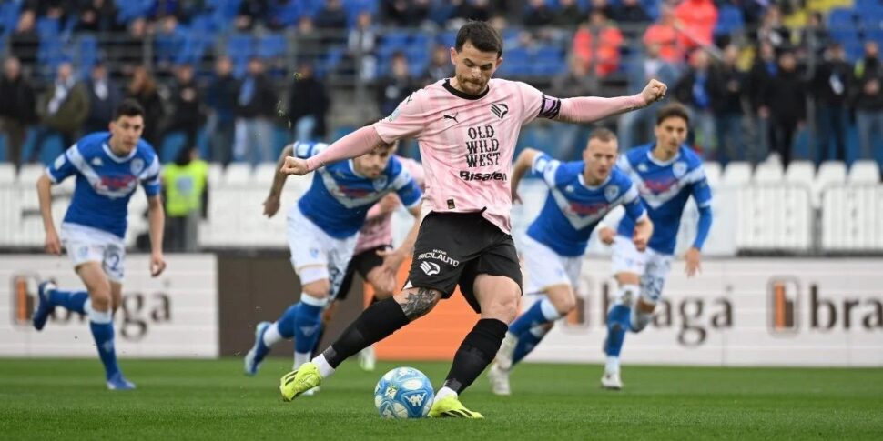 Brescia-Palermo 4-2, batosta per i rosa in dieci uomini: la partita minuto per minuto