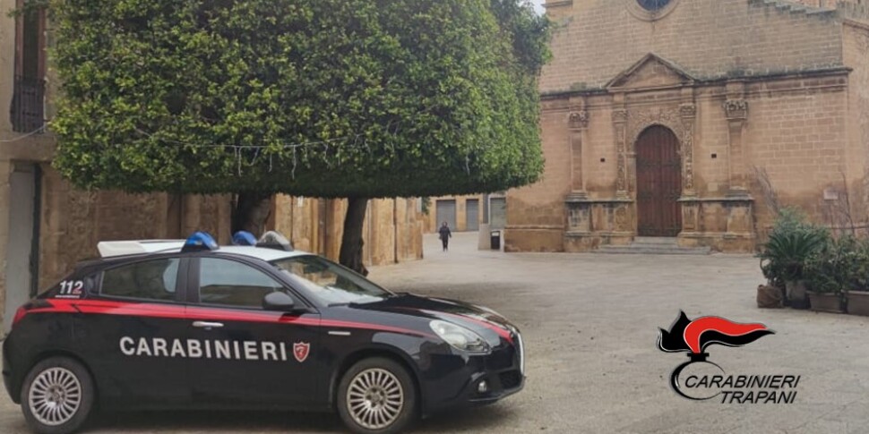 Castelvetrano, «evade» dai domiciliari per rubare: scoperta e denunciata