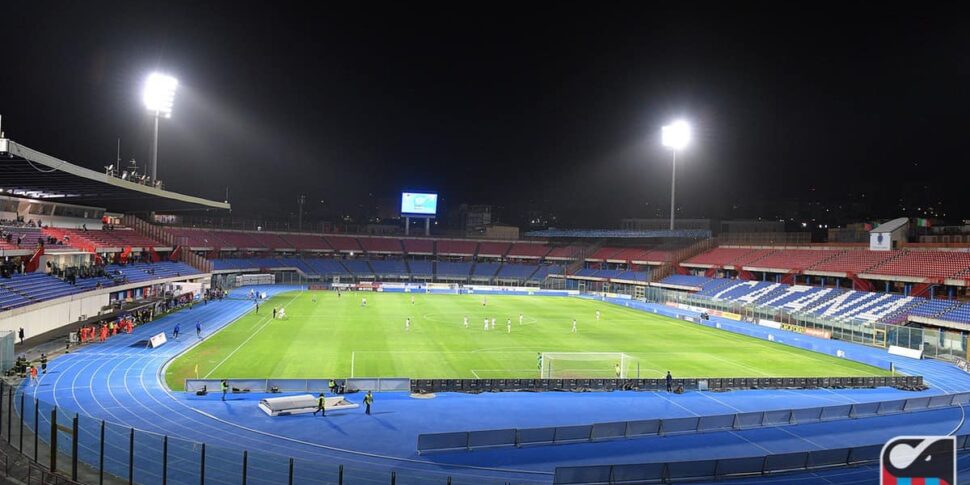 Catania-Padova a porte chiuse,1.500 ragazzi under 14 in tribuna