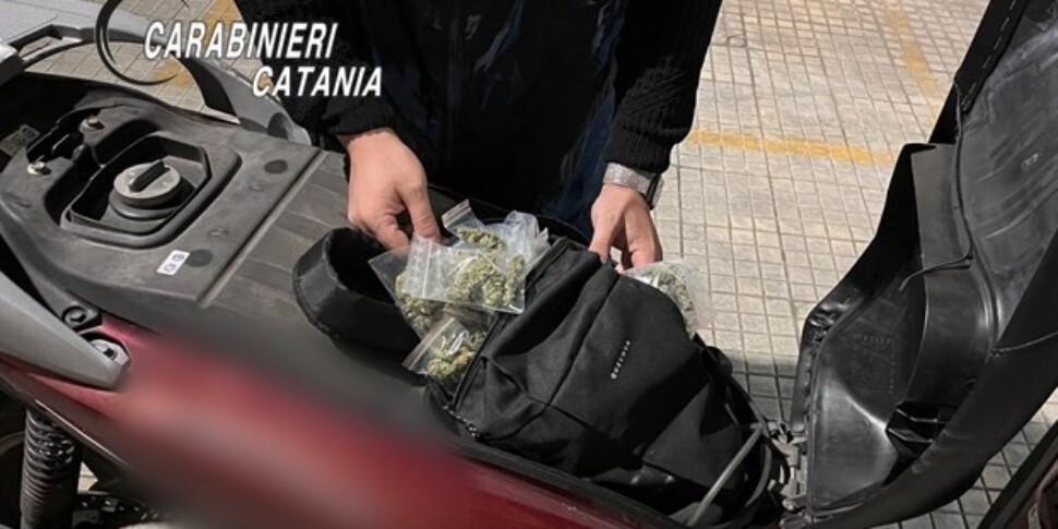 Catania, evade dai domiciliari e viene fermato con 120 grammi marijuana: arrestato