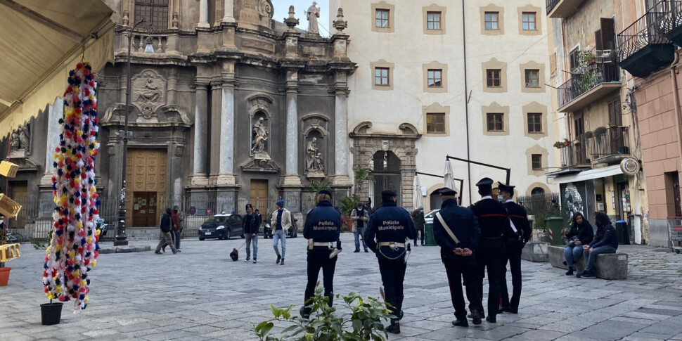 Controlli a Palermo sulla movida, multe per carenze igieniche e altre irregolarità a un locale di piazza Sant'Anna