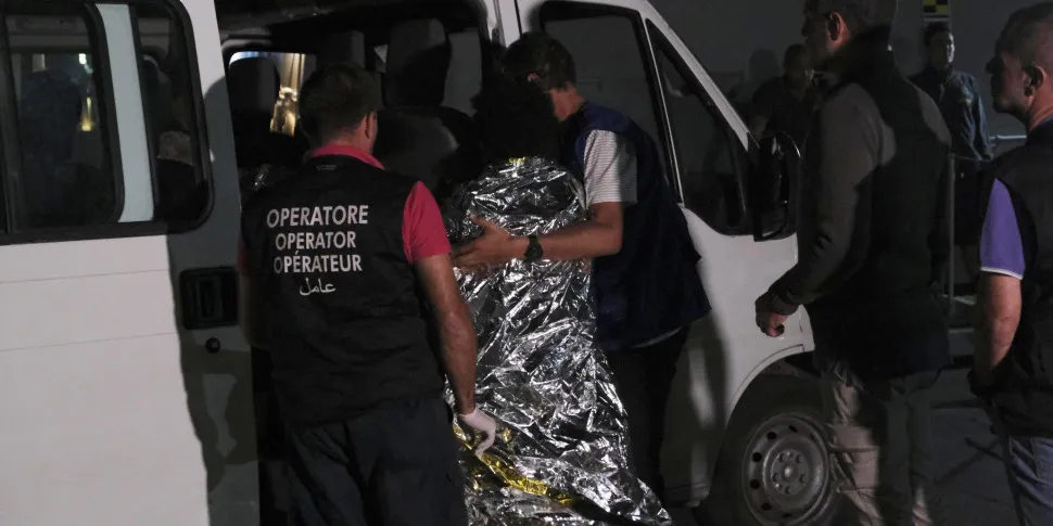 Migranti, naufraga barchino al largo di Lampedusa: dispersa una bimba di 15 mesi