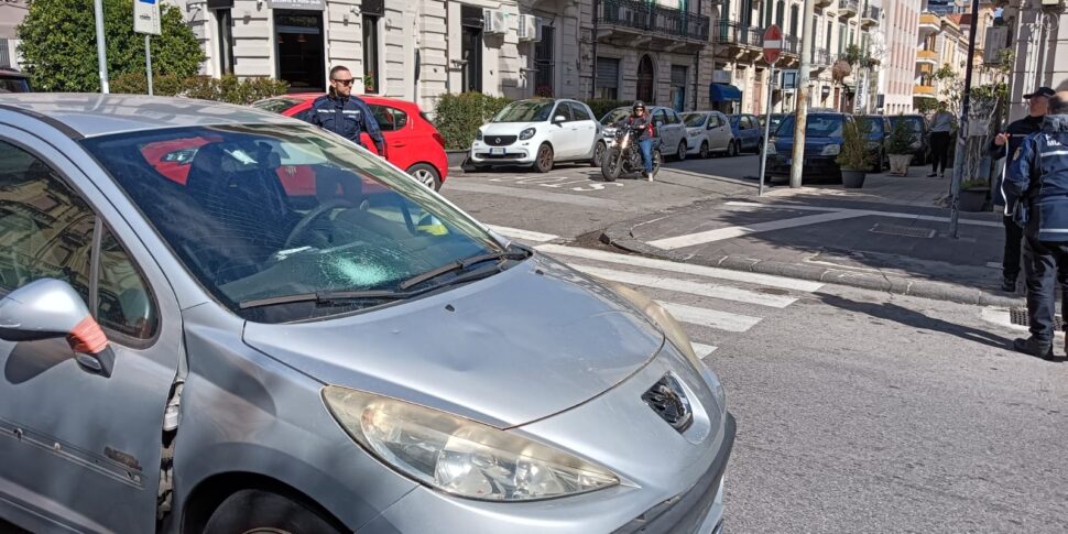 Messina, donna di 74 anni investita da un'auto mentre attraversa la strada: ricoverata in ospedale
