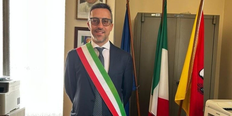 Allarme inquinamento ad Acate, il sindaco Fidone scrive al ministero: «Siamo in emergenza tra fumarole e dune di plastica»