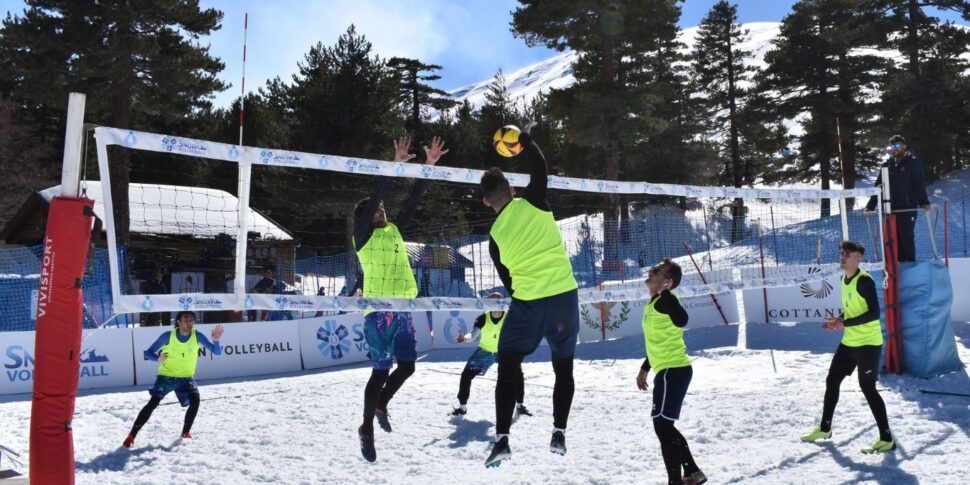 Endas porta il tennis e la pallavolo sulla neve dell'Etna