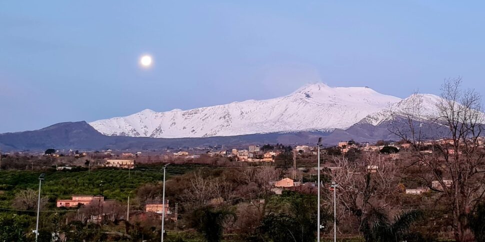 Studiare il cratere dell'Etna e scoprire i segreti del vulcano: studenti ed esperti di tutto il mondo a Nicolosi