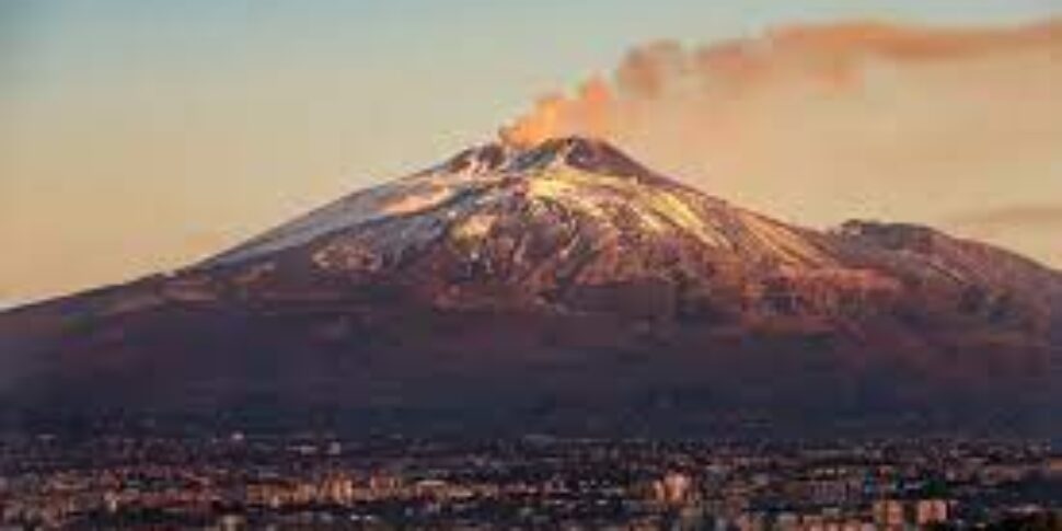 Etna, arrivano le linee guida per il riuso delle ceneri vulcaniche