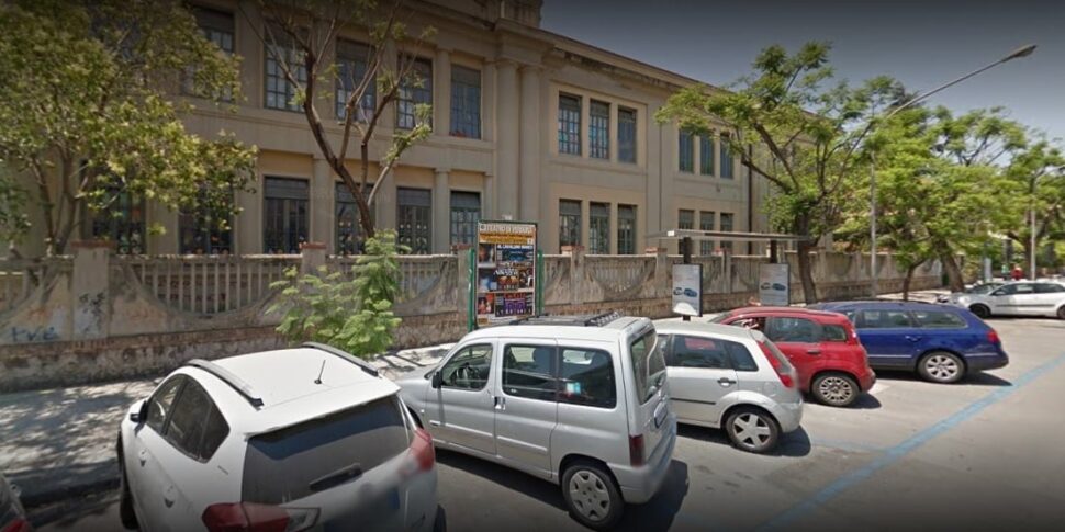 Palermo, furto alla scuola elementare Garzilli: i ladri scappano con uno scaldabagno