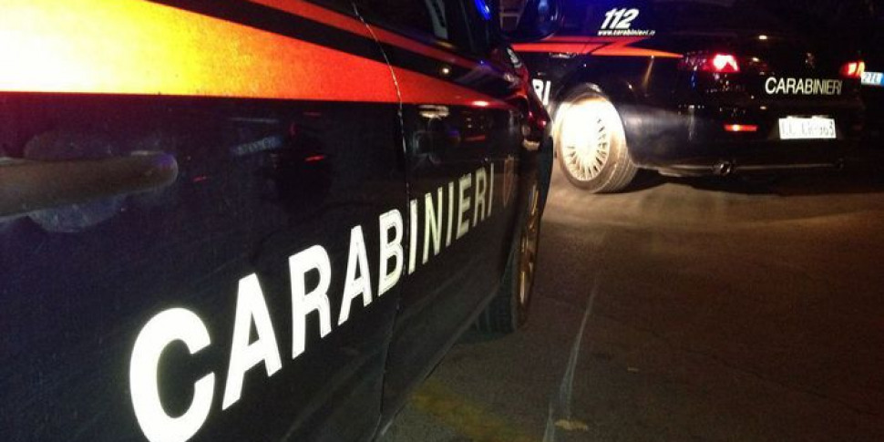 Sorpreso mentre ruba un'auto nella piazza di Isola delle Femmine: tenta la fuga, ma viene arrestato