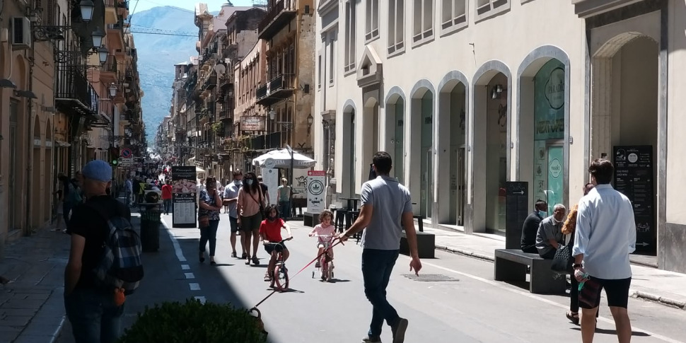 Palermo, ladri in via Maqueda: furto con spaccata in un negozio di bigiotteria