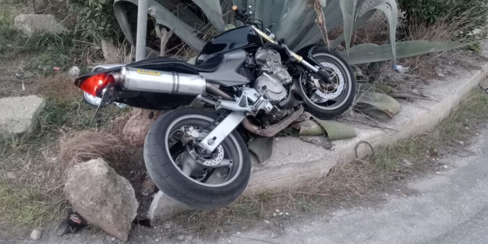 Tragico incidente a Valderice, motociclista di 64 anni perde la vita