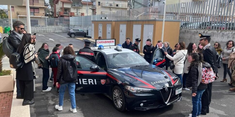 Studenti a lezione di legalità, incontro con i carabinieri a Partinico