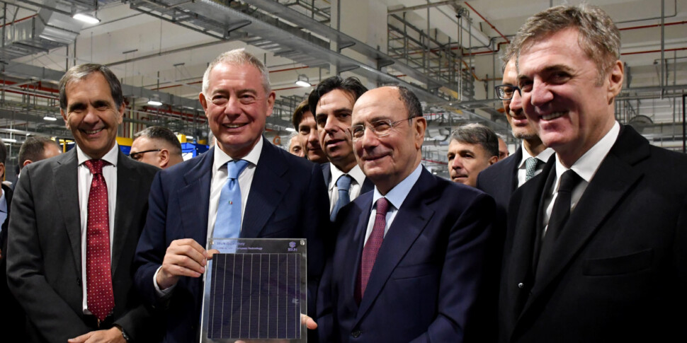 Il ministro Urso in visita a Catania: «In arrivo investimenti massicci sul fotovoltaico»