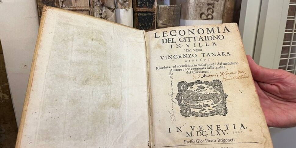 Un libro del 1665 rubato a Carini torna in biblioteca dopo 30 anni