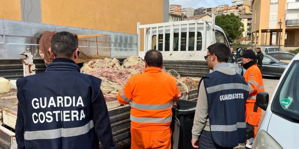Blitz in alcuni porti in provincia di Agrigento: maxi sequestro di pesce, sigilli anche alle attrezzature