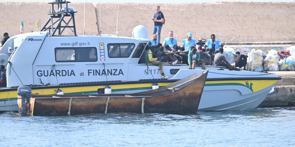 Altri cinque sbarchi a Lampedusa, arrivati 275 migranti