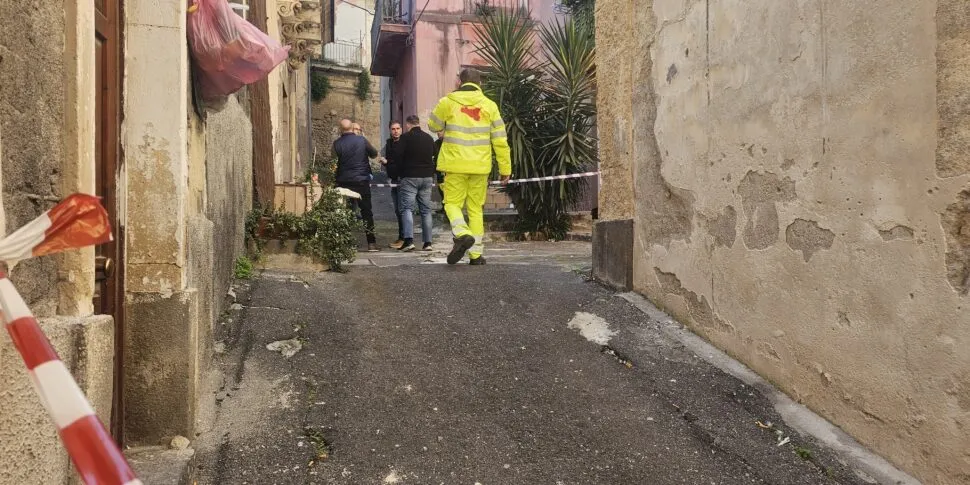 Omicidio a Lentini, ex sorvegliato speciale di 38 anni ucciso a colpi di pistola in pieno viso
