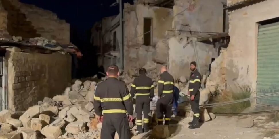 Palermo, crolla una palazzina vicino a corso dei Mille: era vuota, nessun ferito