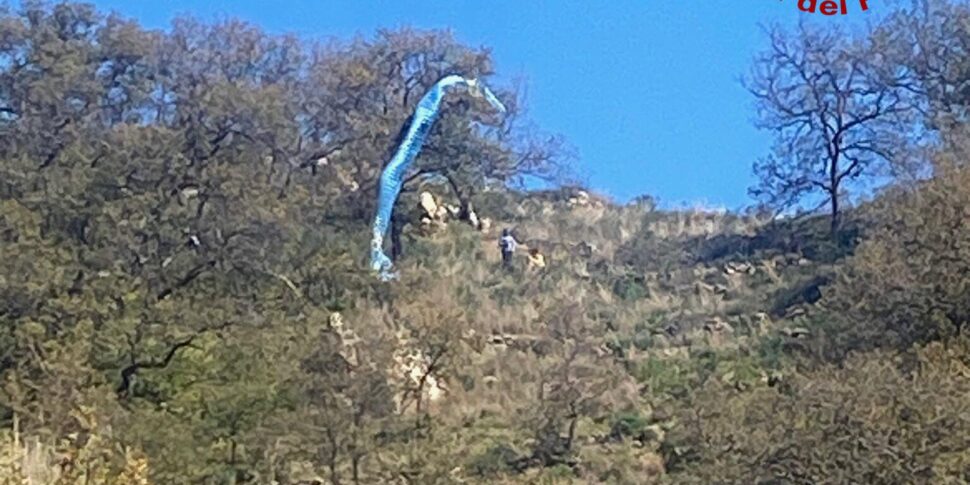 Cade dopo un lancio con il parapendio, soccorso un giovane nel Taorminese