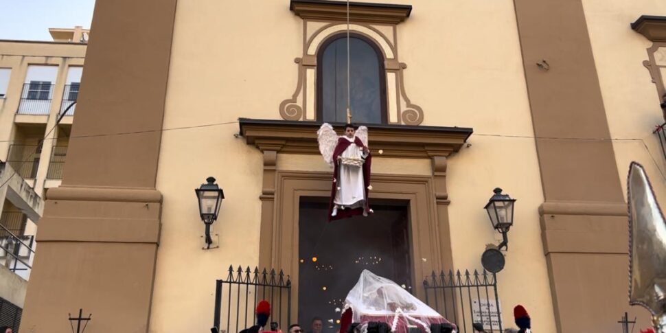 Palermo, in migliaia per la processione del venerdì Santo all'Albergheria con i bimbi protagonisti