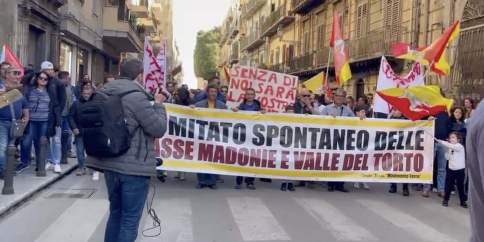 La protesta degli agricoltori a Palermo, corteo per le vie del centro: «Pronto un documento, ora serve l'aiuto delle istituzioni»