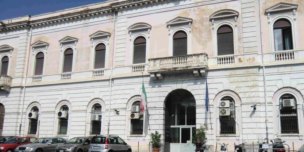 Rivolta in carcere a Catania contro una perquisizione: un'ora di «guerriglia»