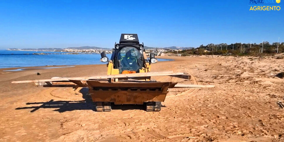 Agrigento, ripulito dai rifiuti un lungo tratto del litorale di San Leone