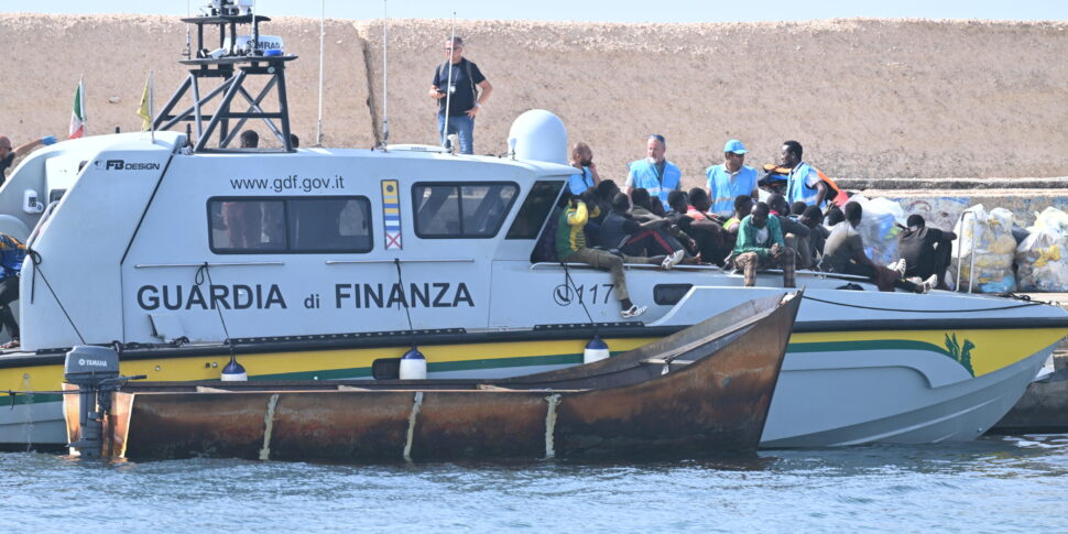 Quattro sbarchi in poche ore a Lampedusa, arrivati 133 migranti