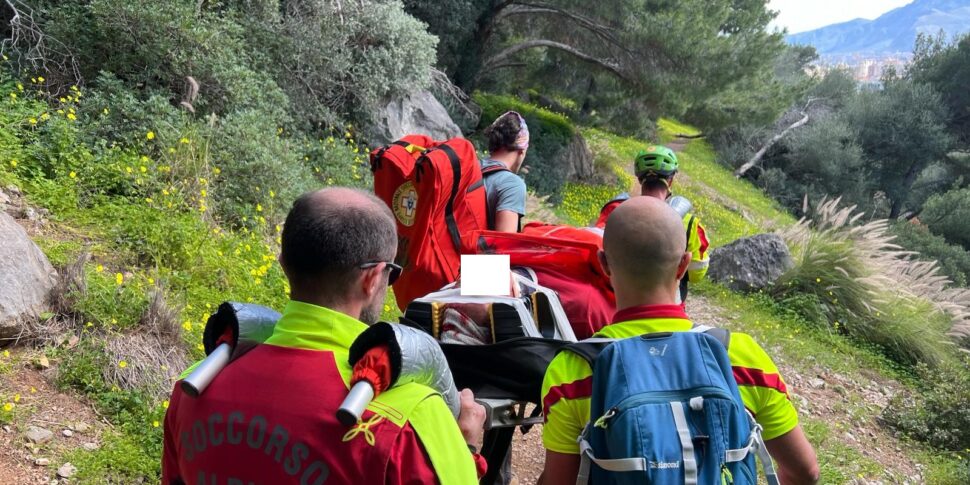 Palermo, rocciatore fa un volo di 20 metri mentre scala Monte Pellegrino: ferito e soccorso