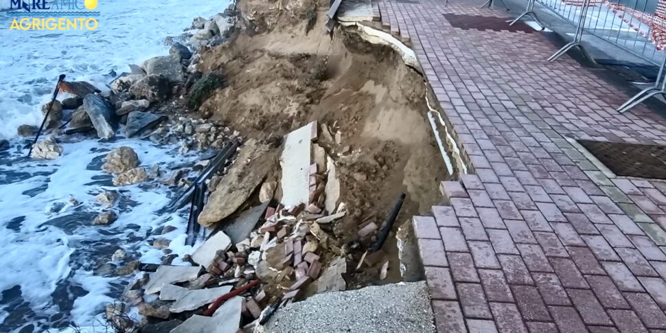 Agrigento, a San Leone il mare divora la pista ciclabile