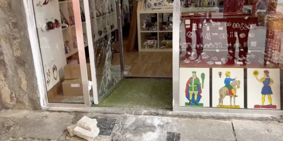 A Palermo vetrina spaccata in corso Vittorio Emanuele, terzo colpo per un negozio di oggettistica