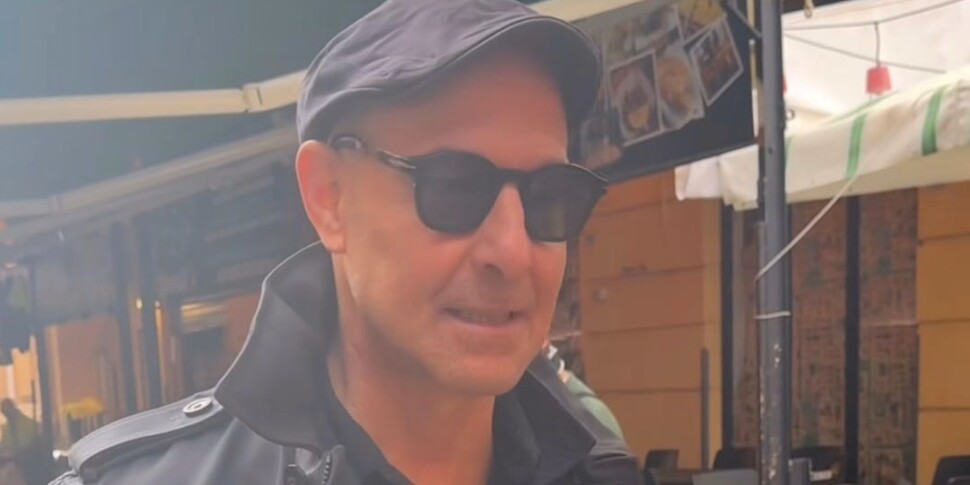 Palermo, l'attore americano Stanley Tucci in giro al mercato del Capo: «Qui è tutto incredibile»