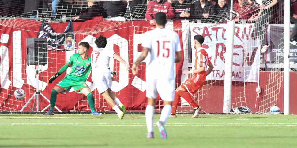 Inarrestabile Trapani, sette gol al Canicattì e fuga dal Siracusa