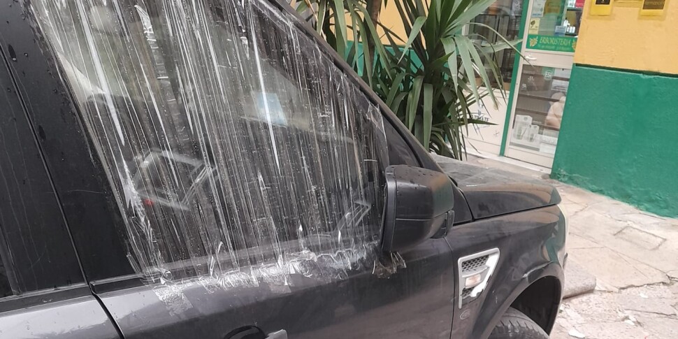 Ancora vandali e ladri a Palermo, finestrini delle auto spaccati e contatori rubati nel centro storico