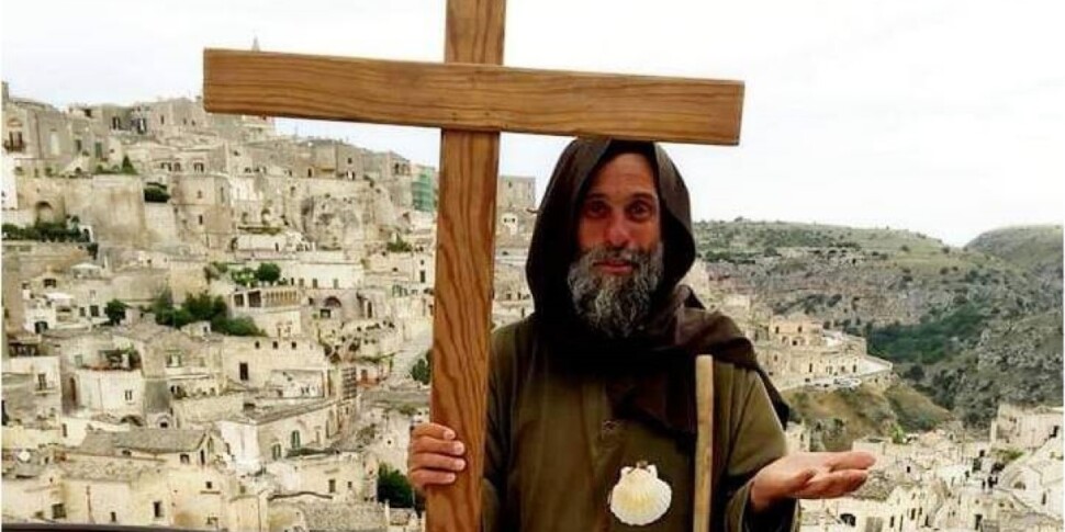 Ad Acireale la Via Crucis con la croce di Biagio Conte