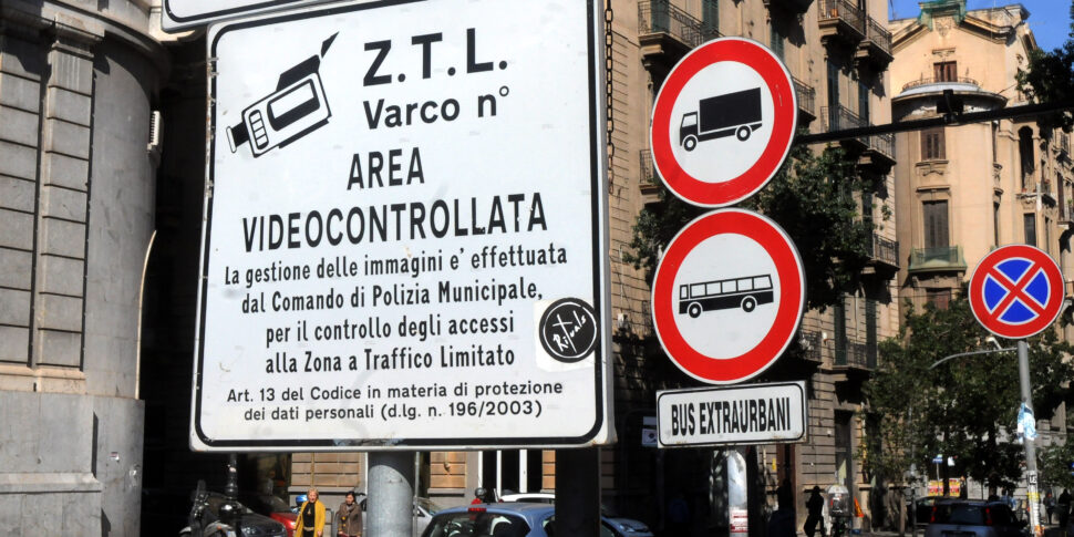 Ztl di Palermo, l’Amat avvia un'indagine interna: ai raggi X gli accrediti facili