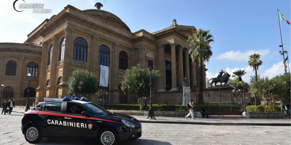 Spaccio e detenzione di droga, 12 arresti a Palermo: a Ballarò piantagione di cannabis nella chiesa sconsacrata