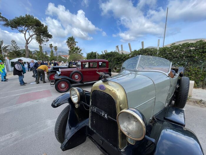 Auto d'epoca in mostra a Palermo