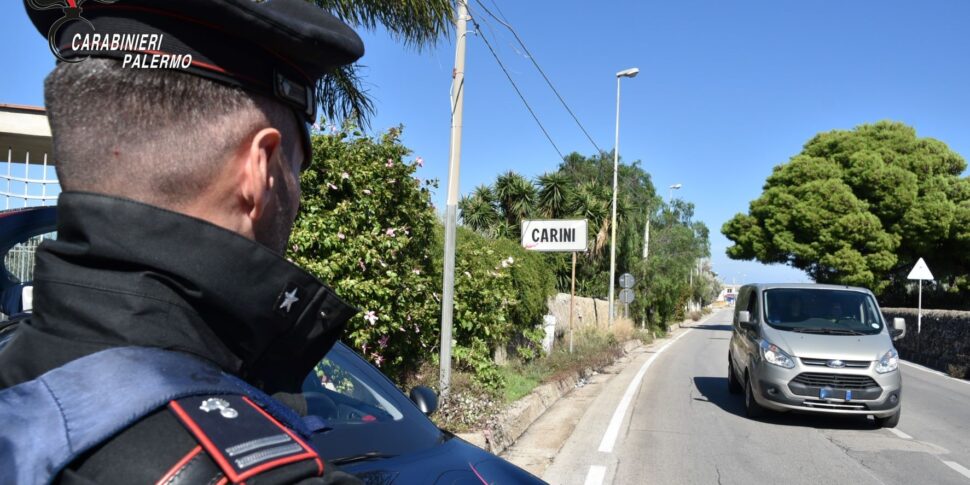 Furto di rame in un condominio a Carini, due arresti