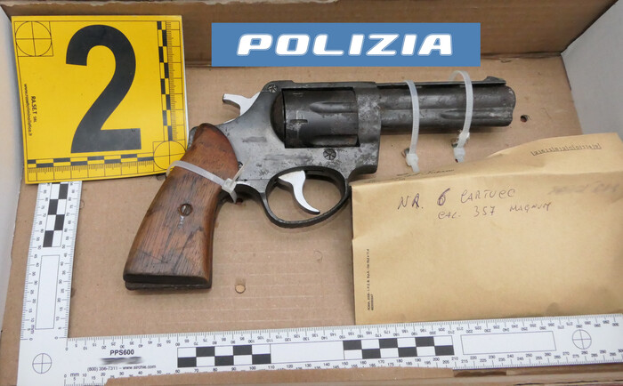 Pistole e fucili in casa, arrestato a Catania