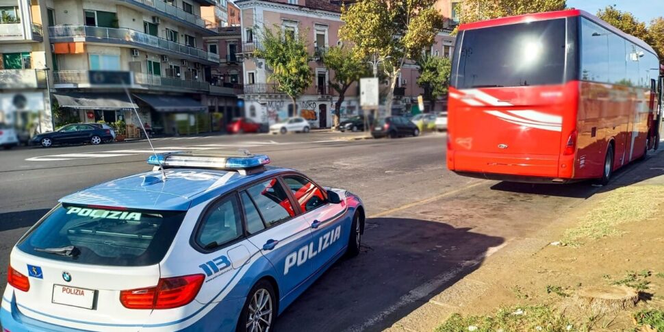 Minaccia di morte la convivente, in casa trovate anche armi da guerra: arrestato a Catania