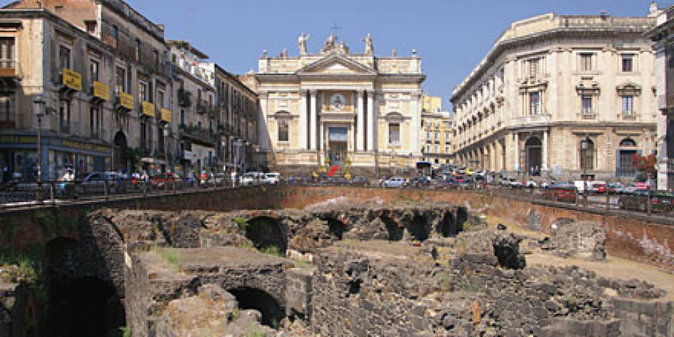 Violenza sessuale su una minore in piazza Stesicoro, arrestato dalla polizia a Catania