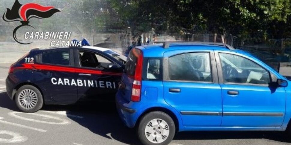 Rubarono un'auto e chiesero tremila euro di riscatto, a Catania in carcere padre e figlio