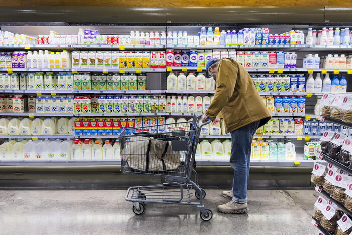 Istat, ad aprile l'inflazione rallenta, prezzi +0,9% su anno