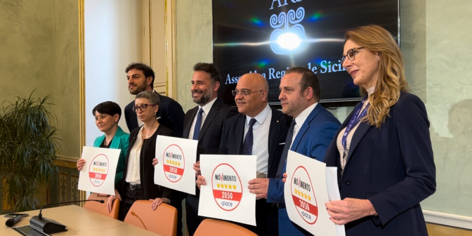 Palermo, presentati i candidati in Sicilia dei Cinquestelle per le Europee: «Unici a farli scegliere ai cittadini»